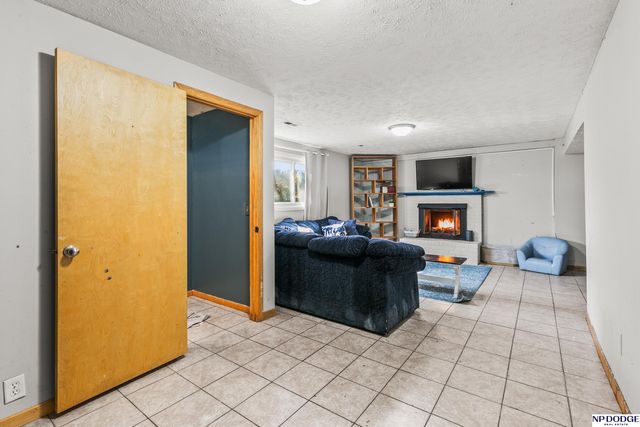 13424 Montclair Drive, Omaha, NE 68144