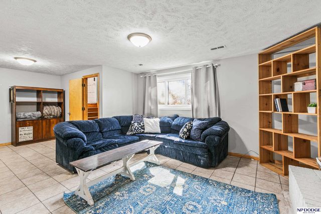 13424 Montclair Drive, Omaha, NE 68144