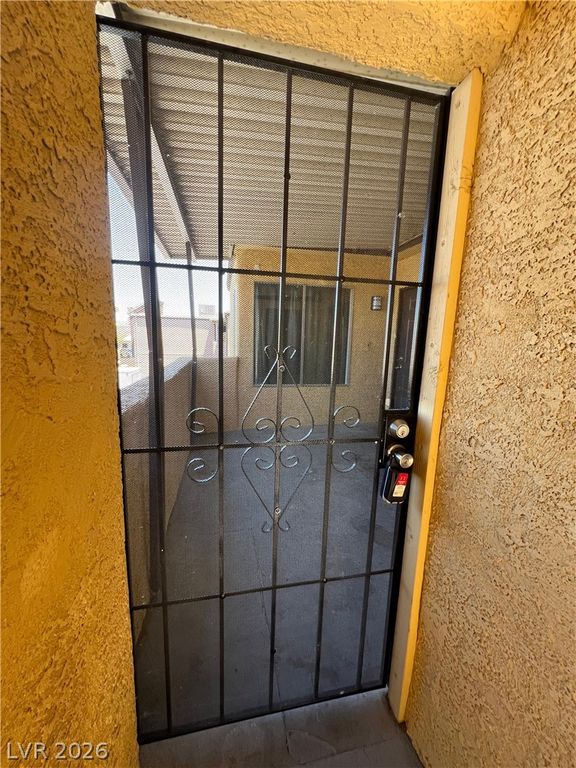 1534 Hialeah Drive D, Las Vegas, NV 89119