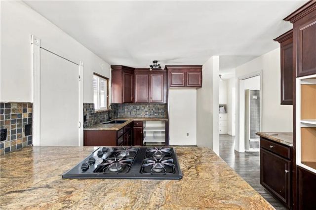 561 Lanier St, Hemet, CA 92543