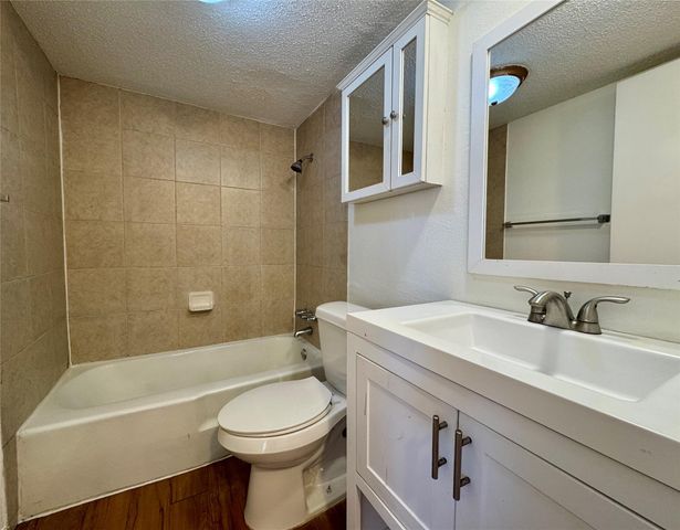 8905 Parkfield DR 102, Austin, TX 78758