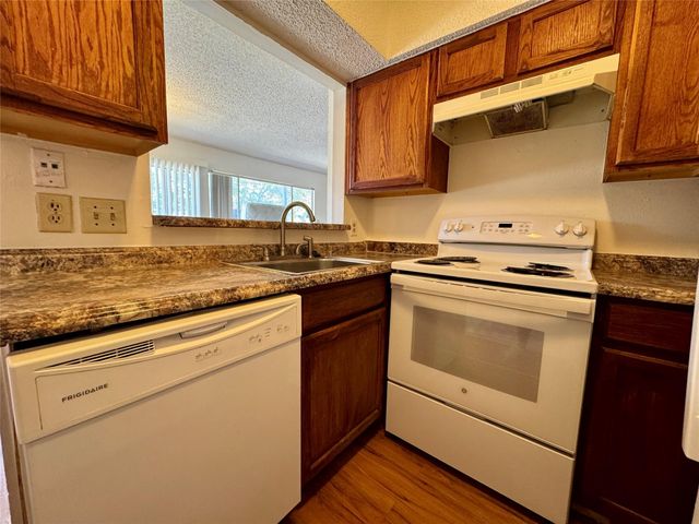 8905 Parkfield DR 102, Austin, TX 78758