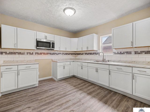 4120 N 28 Street, Omaha, NE 68111