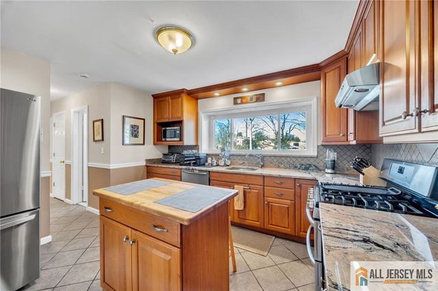 68 Hastings Road, South Brunswick, NJ 08824