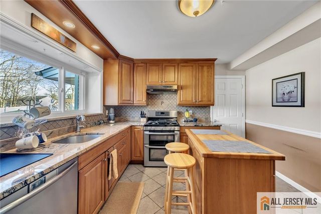 68 Hastings Road, South Brunswick, NJ 08824