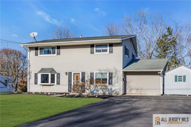 68 Hastings Road, South Brunswick, NJ 08824