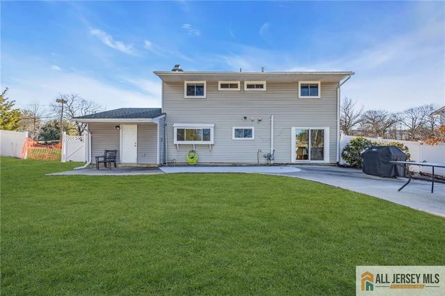 68 Hastings Road, South Brunswick, NJ 08824