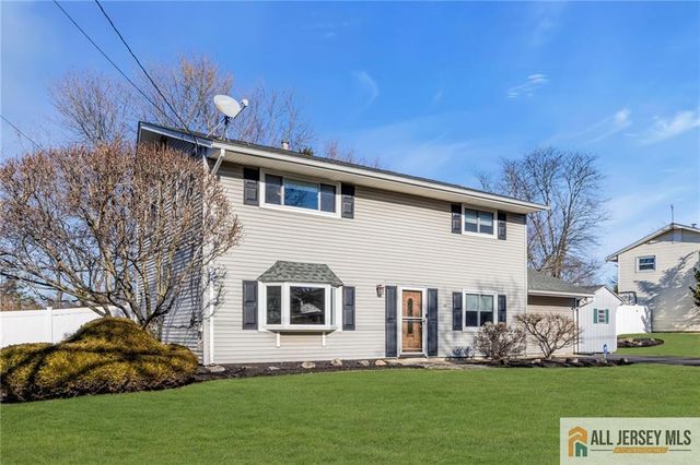 68 Hastings Road, South Brunswick, NJ 08824