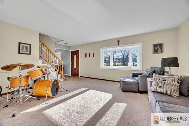 68 Hastings Road, South Brunswick, NJ 08824