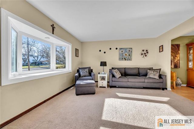 68 Hastings Road, South Brunswick, NJ 08824