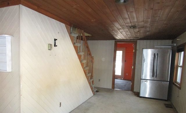 659 Highland St, Northbridge, MA 01534