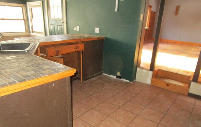 659 Highland St, Northbridge, MA 01534
