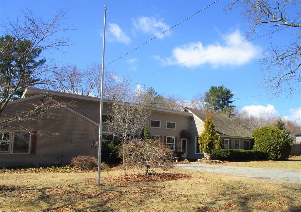 659 Highland St, Northbridge, MA 01534