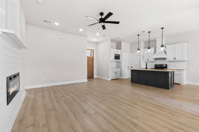 2315 Progress Drive, Brenham, TX 77833