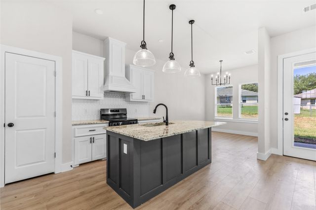 2315 Progress Drive, Brenham, TX 77833