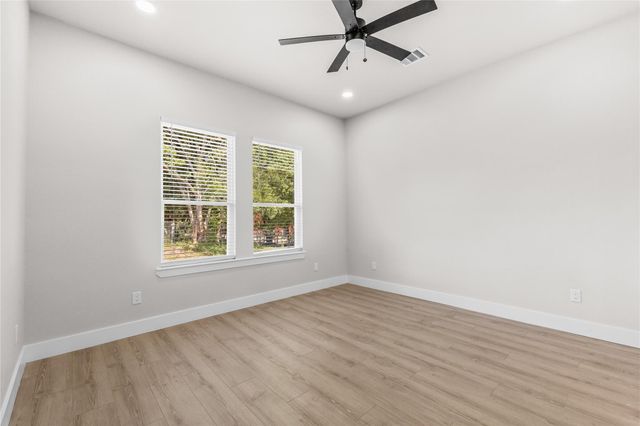 2315 Progress Drive, Brenham, TX 77833