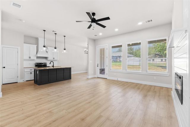 2315 Progress Drive, Brenham, TX 77833