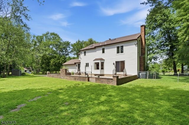 2 Woodside Ave, West Caldwell Twp., NJ 07006