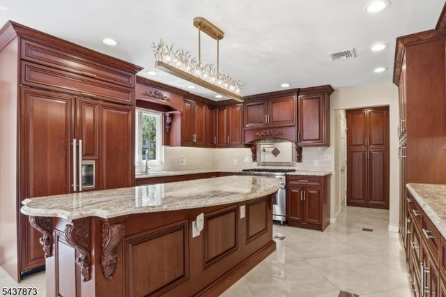 2 Woodside Ave, West Caldwell Twp., NJ 07006