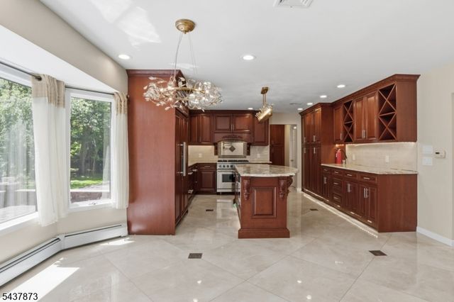 2 Woodside Ave, West Caldwell Twp., NJ 07006