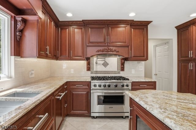 2 Woodside Ave, West Caldwell Twp., NJ 07006