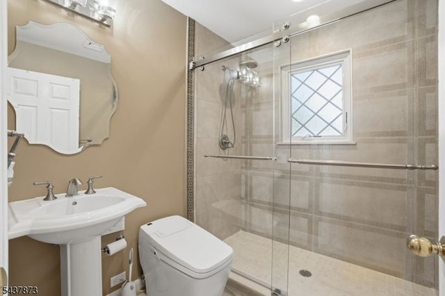 2 Woodside Ave, West Caldwell Twp., NJ 07006