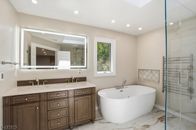2 Woodside Ave, West Caldwell Twp., NJ 07006