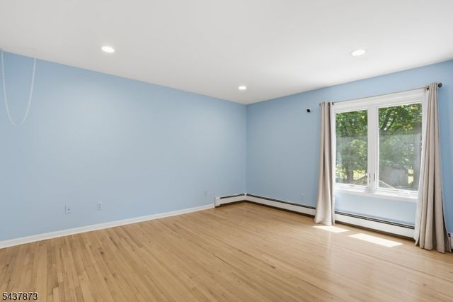 2 Woodside Ave, West Caldwell Twp., NJ 07006