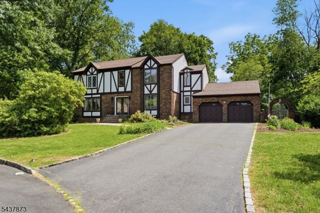 2 Woodside Ave, West Caldwell Twp., NJ 07006