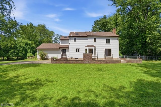 2 Woodside Ave, West Caldwell Twp., NJ 07006