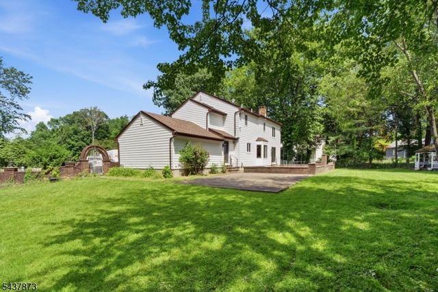2 Woodside Ave, West Caldwell Twp., NJ 07006
