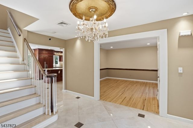 2 Woodside Ave, West Caldwell Twp., NJ 07006