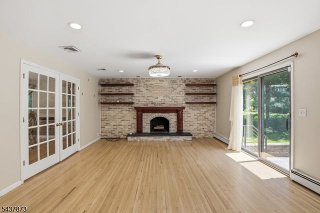 2 Woodside Ave, West Caldwell Twp., NJ 07006