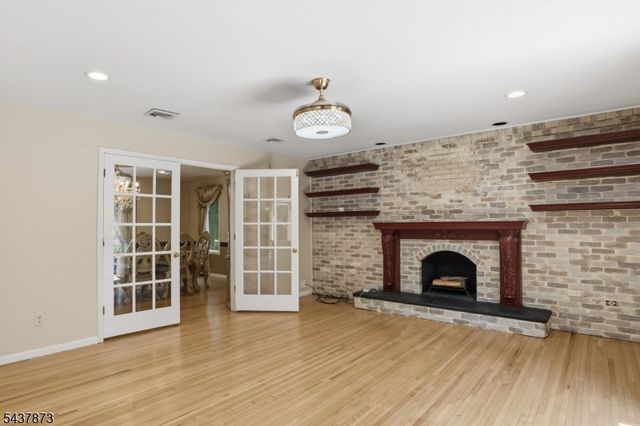 2 Woodside Ave, West Caldwell Twp., NJ 07006