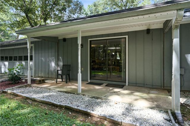 3462 Summie Drive SW, Lilburn, GA 30047