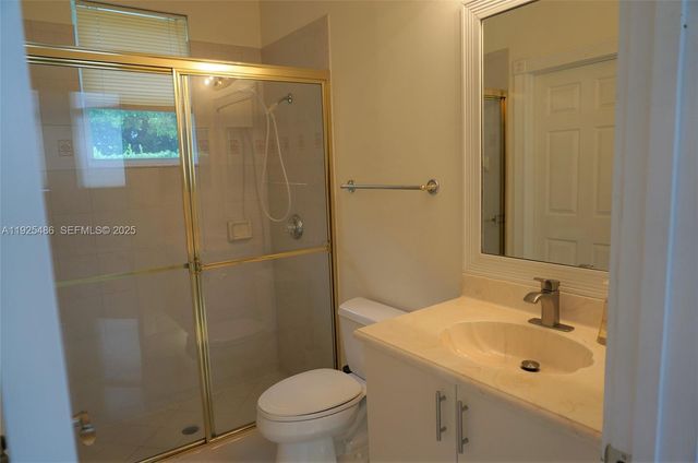 8006 N Savannah Cir, Davie, FL 33328