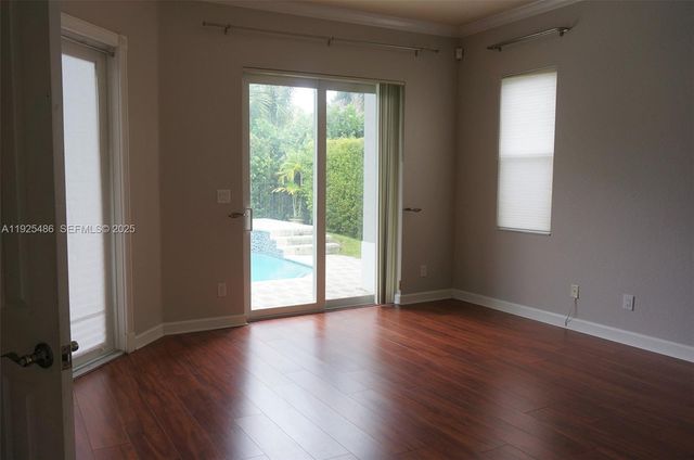 8006 N Savannah Cir, Davie, FL 33328