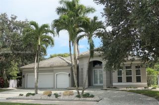 8006 N Savannah Cir, Davie, FL 33328