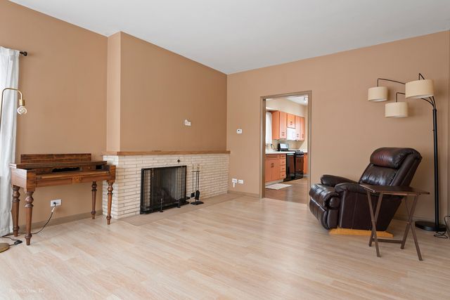 12 N Du Bois Avenue, Elgin, IL 60123