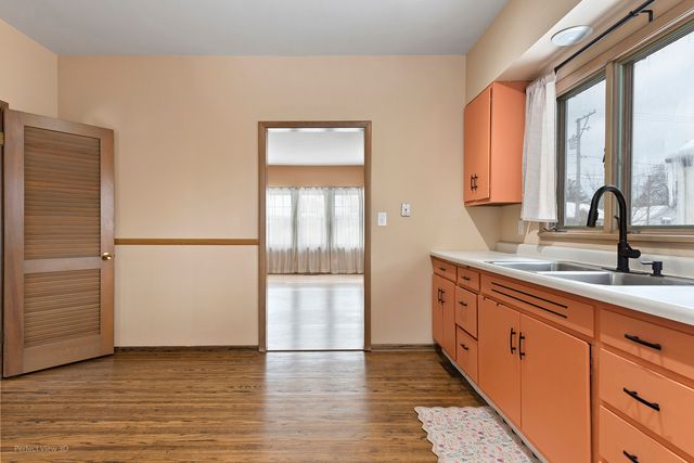 12 N Du Bois Avenue, Elgin, IL 60123