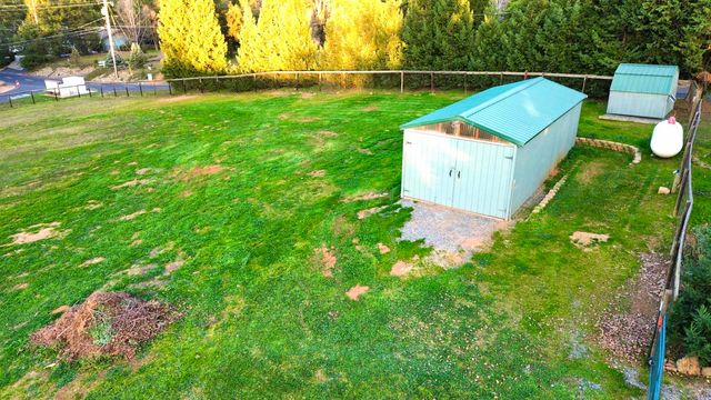 13033 Clements Road, Groveland, CA 95321