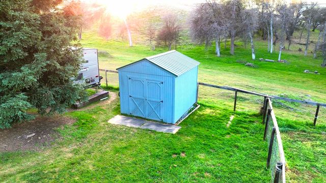 13033 Clements Road, Groveland, CA 95321