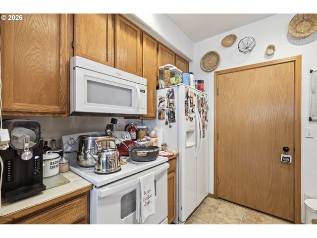 4135 FORSYTHIA St, Springfield, OR 97478