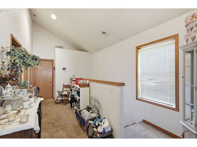 4135 FORSYTHIA St, Springfield, OR 97478