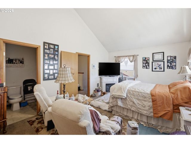 4135 FORSYTHIA St, Springfield, OR 97478
