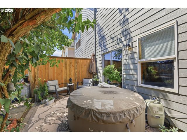 4135 FORSYTHIA St, Springfield, OR 97478