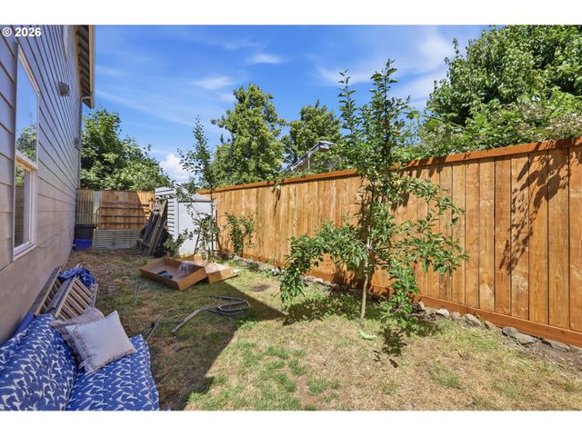 4135 FORSYTHIA St, Springfield, OR 97478