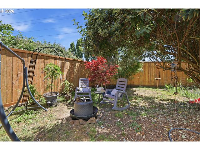4135 FORSYTHIA St, Springfield, OR 97478