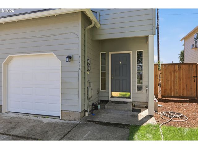 4135 FORSYTHIA St, Springfield, OR 97478
