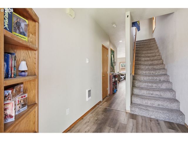 4135 FORSYTHIA St, Springfield, OR 97478